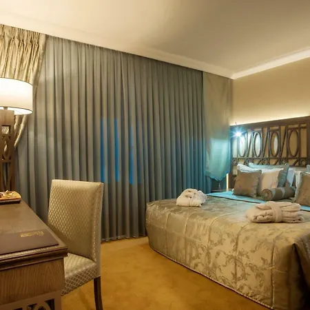 Hotel Cadence Design 5*