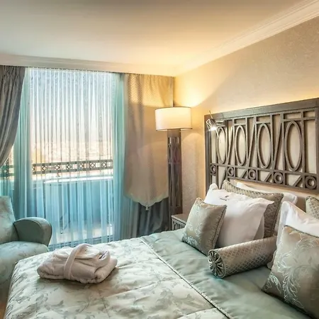Cadence Design Hotel 5*